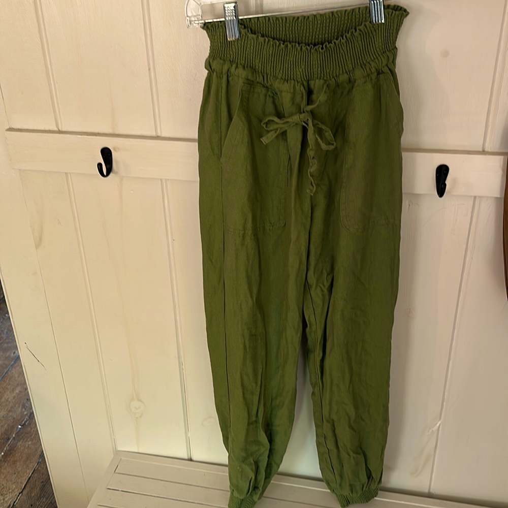 NWOT linen cargos